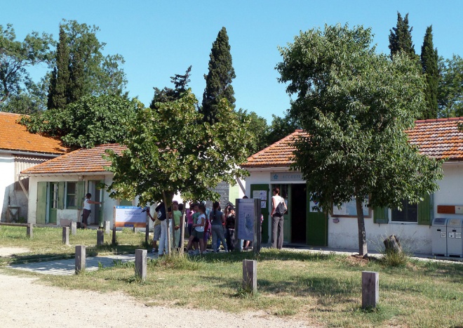 Les Marais du Vigueirat - camargue.fr